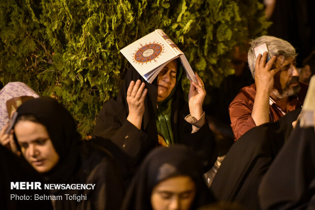 Laylat al-Qadr observed at Abd al-Aziz al-Hasani shrine