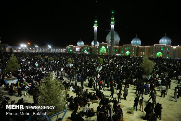 مسجد جمکران میں شب قدر عقیدت و احترام کے ساتھ منائی گئی