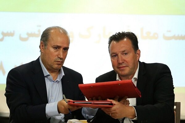 VIDEO: Marc Wilmots officially signs with Iran