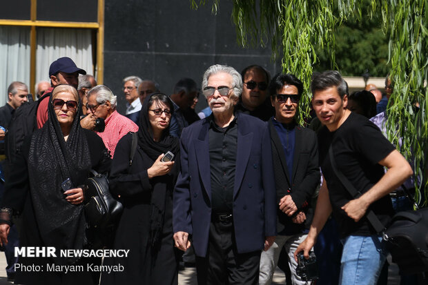 Artist community attends funeral of veteran voice actor Parviz Bahram