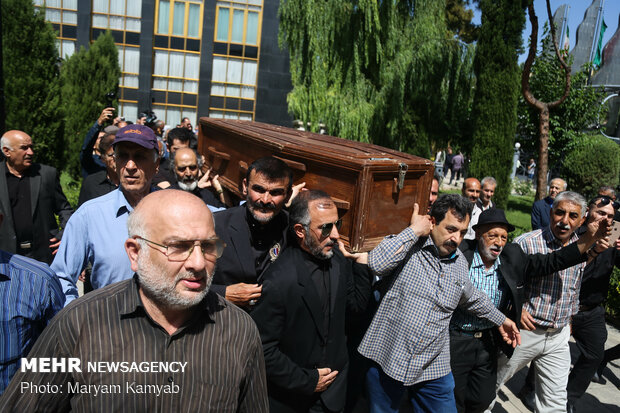 Artist community attends funeral of veteran voice actor Parviz Bahram