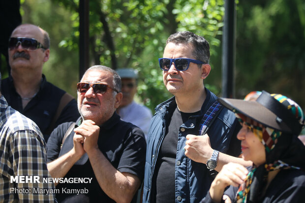 Artist community attends funeral of veteran voice actor Parviz Bahram