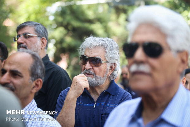 Artist community attends funeral of veteran voice actor Parviz Bahram