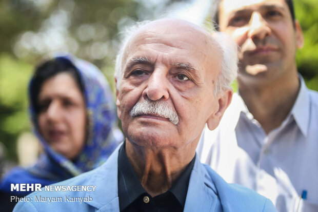 Artist community attends funeral of veteran voice actor Parviz Bahram