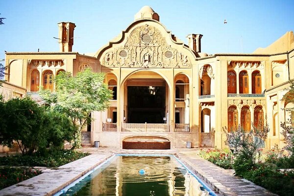 فرشی از تاریخ و طبیعت در شمال اصفهان