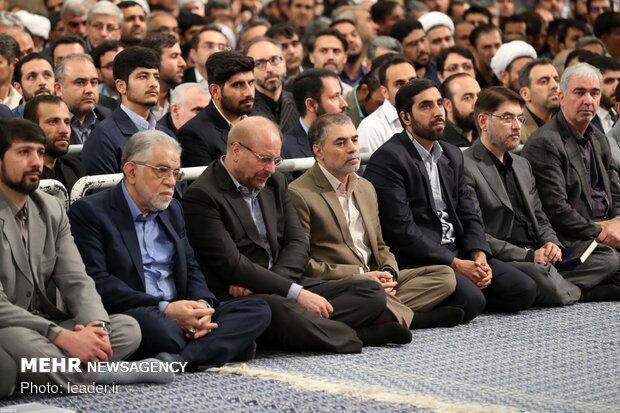 University professors, intellectuals and researchers meeting with Ayatollah Khamenei