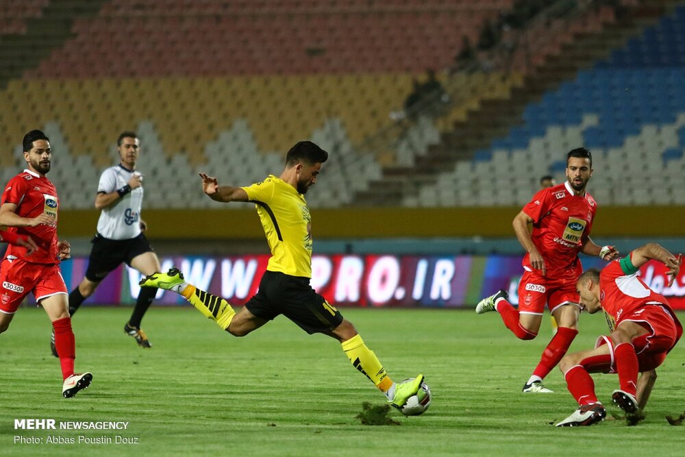 File:Sepahan v Persepolis F.C. at Naghsh-e Jahan Stadium 001.jpg