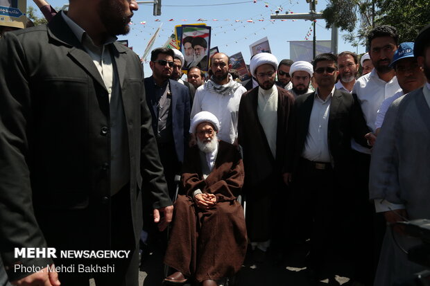 رهبر شیعیان بحرین در راهپیمایی روز قدس قم شرکت کرد