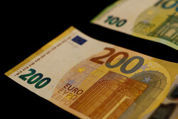 نرخ رسمی یورو افزایش و پوند کاهش یافت / قیمت ۱۰ ارز ملی ثابت ماند