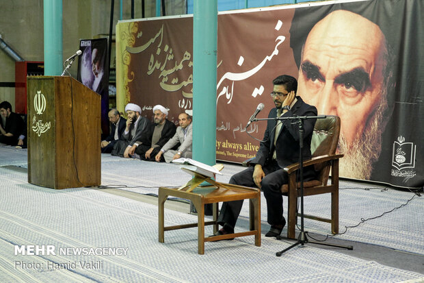 محفل انس با قرآن دانشگاهیان در حسینیه جماران
