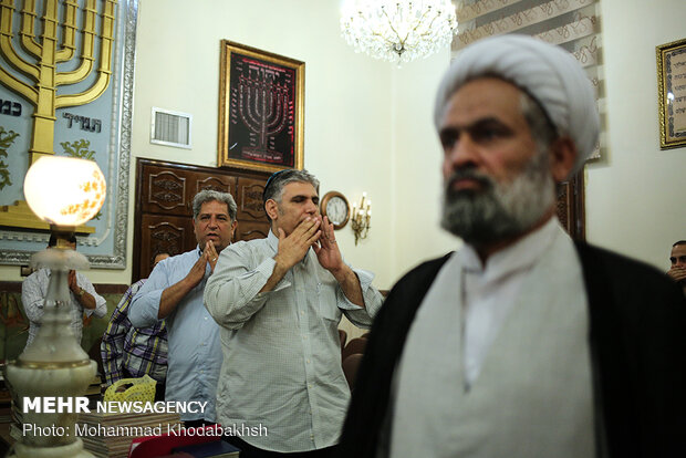 Iranian Jews mark anniversary of Imam Khomeini’s passing