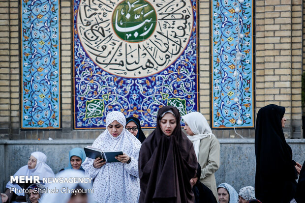 Tahran'ın İmam Zadeh Saleh Türbesi'nde Bayram Namazı 