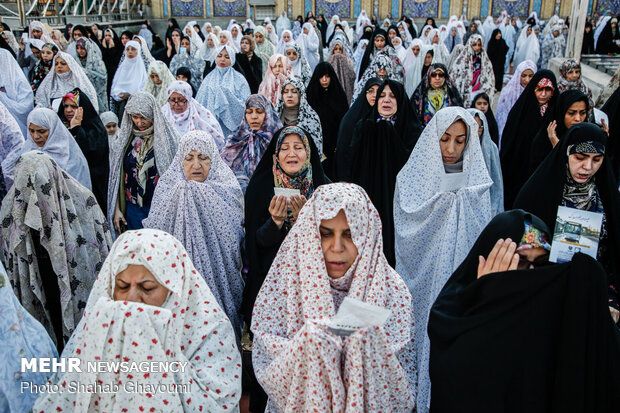 Tahran'ın İmam Zadeh Saleh Türbesi'nde Bayram Namazı 