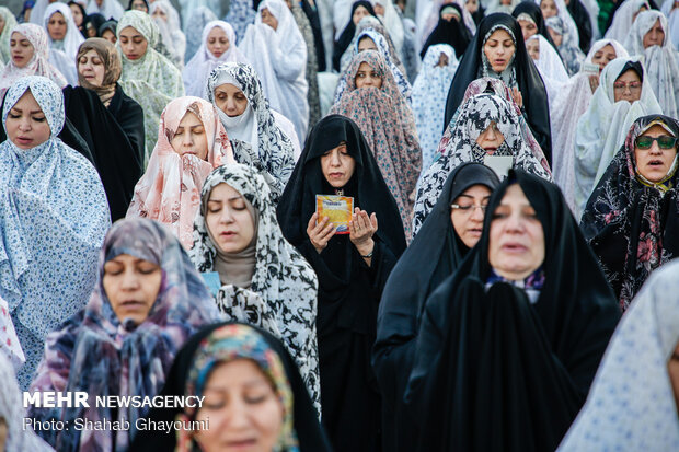 Tahran'ın İmam Zadeh Saleh Türbesi'nde Bayram Namazı 