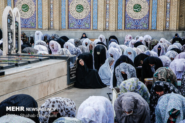 Tahran'ın İmam Zadeh Saleh Türbesi'nde Bayram Namazı 