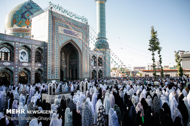 Tahran'ın İmam Zadeh Saleh Türbesi'nde Bayram Namazı 