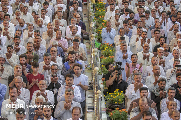 اقامه نماز عید سعید فطر در حرم علوی