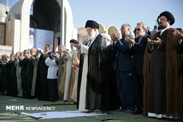 Leader leads Eid al-Fitr prayers