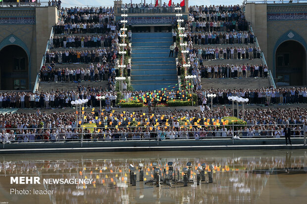 Leader leads Eid al-Fitr prayers