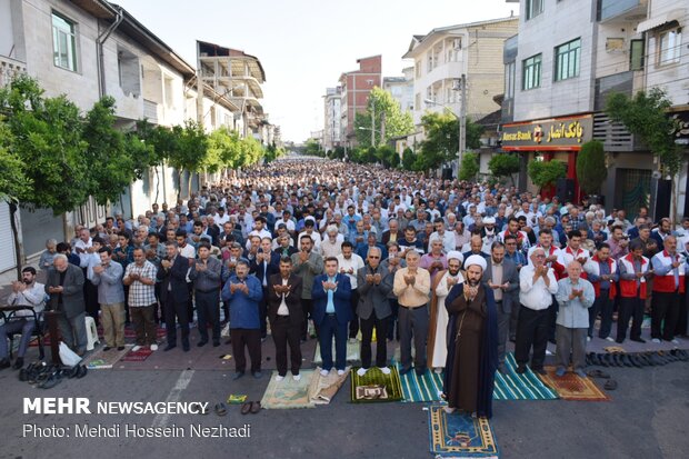 اقامه نماز عید سعید فطر در شهرستان آستارا