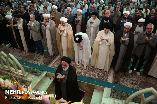 اقامه نماز عید سعید فطر در حرم مطهر حضرت معصومه(س)