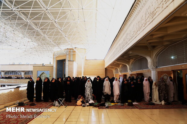 اقامه نماز عید سعید فطر در حرم مطهر حضرت معصومه(س)
