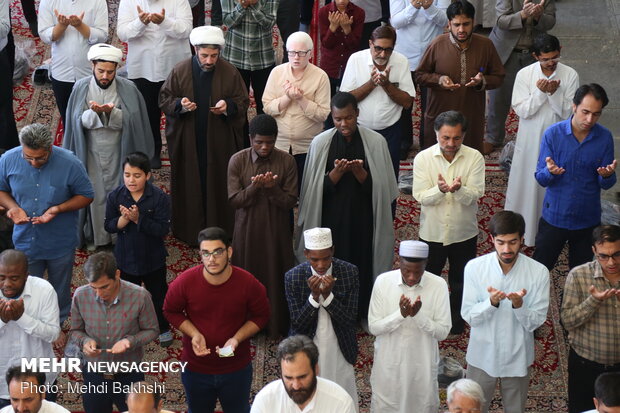 اقامه نماز عید سعید فطر در حرم مطهر حضرت معصومه(س)