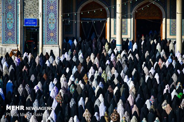 اقامه نماز عید سعید فطر در حرم مطهر حضرت معصومه(س)