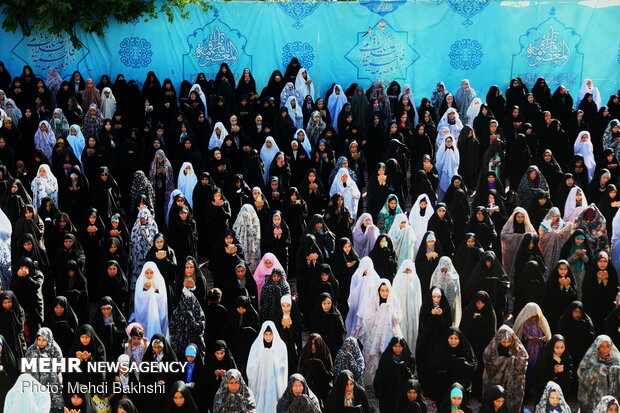 اقامه نماز عید سعید فطر در حرم مطهر حضرت معصومه(س)