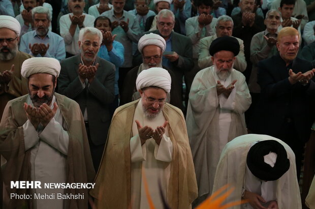 اقامه نماز عید سعید فطر در حرم مطهر حضرت معصومه(س)