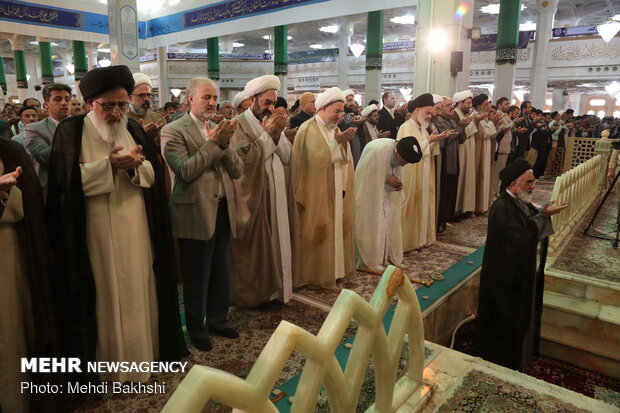 اقامه نماز عید سعید فطر در حرم مطهر حضرت معصومه(س)