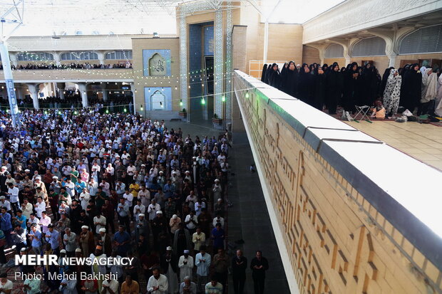 اقامه نماز عید سعید فطر در حرم مطهر حضرت معصومه(س)