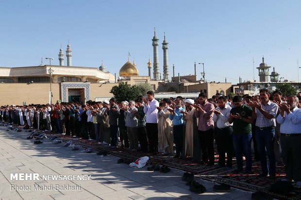 اقامه نماز عید سعید فطر در حرم مطهر حضرت معصومه(س)