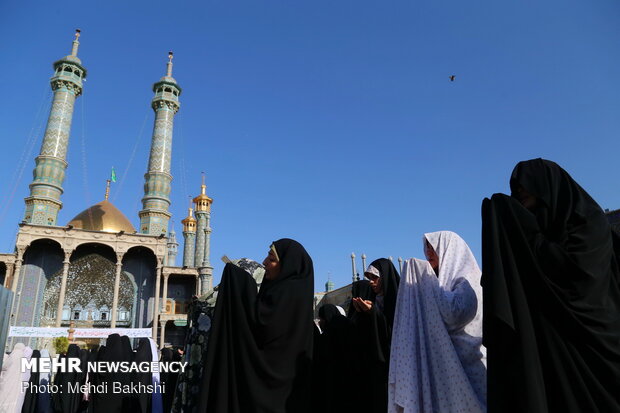 اقامه نماز عید سعید فطر در حرم مطهر حضرت معصومه(س)