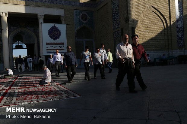 اقامه نماز عید سعید فطر در حرم مطهر حضرت معصومه(س)