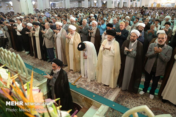 اقامه نماز عید سعید فطر در حرم مطهر حضرت معصومه(س)