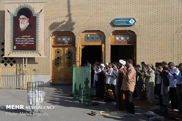 اقامه نماز عید سعید فطر در حرم مطهر حضرت معصومه(س)