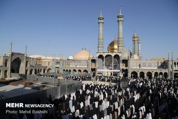 اقامه نماز عید سعید فطر در حرم مطهر حضرت معصومه(س)