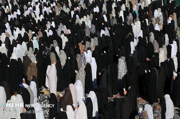 اقامه نماز عید سعید فطر در حرم مطهر حضرت معصومه(س)