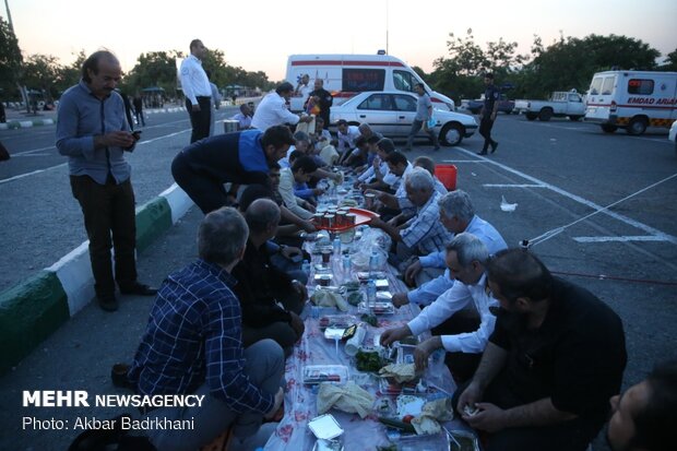 خدمت رسانی به زائران مراسم ارتحال امام خمینی (ره) توسط مرکز فوریت های دانشگاه علوم پزشکی شهید بهشتی