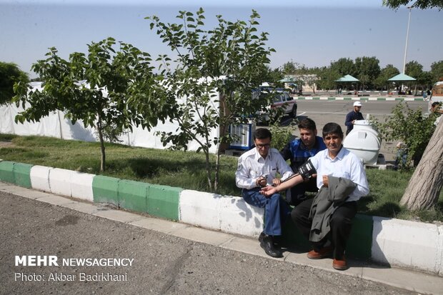 خدمت رسانی به زائران مراسم ارتحال امام خمینی (ره) توسط مرکز فوریت های دانشگاه علوم پزشکی شهید بهشتی