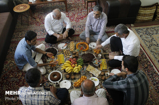 مراسم دید و بازدید مردم بندر عباس در روز عید فطر