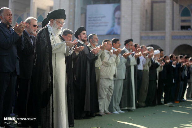 Leader leads Eid al-Fitr prayers in Tehran