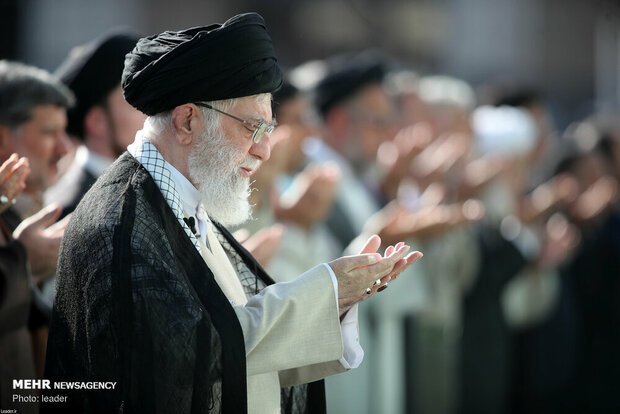 Leader leads Eid al-Fitr prayers in Tehran