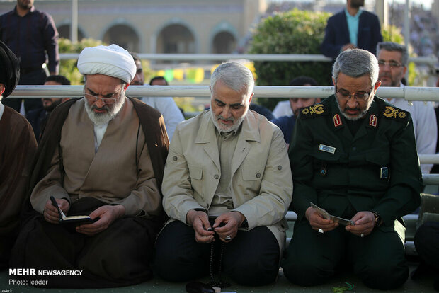 Leader leads Eid al-Fitr prayers in Tehran