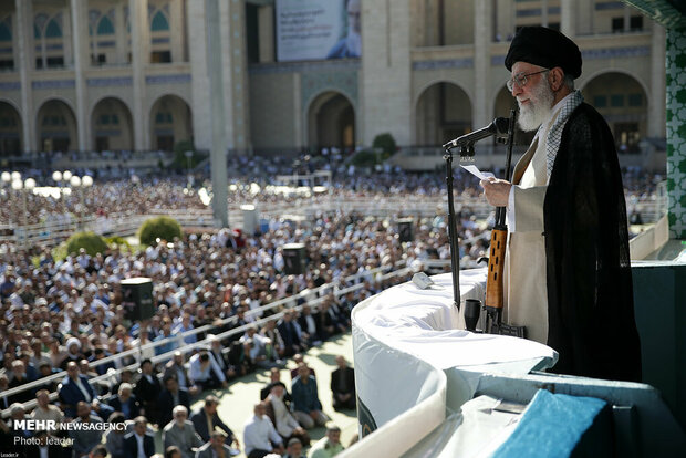 Leader leads Eid al-Fitr prayers in Tehran