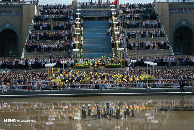 Leader leads Eid al-Fitr prayers in Tehran