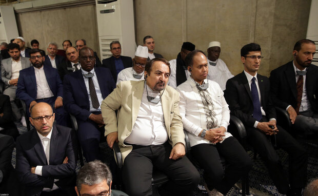Leader's meeting with government officials, Islamic countries’ envoys