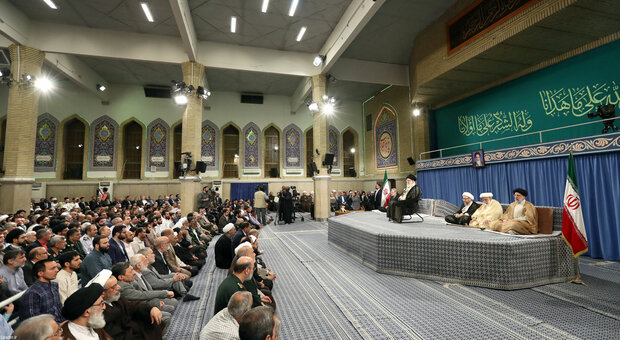 Leader's meeting with government officials, Islamic countries’ envoys