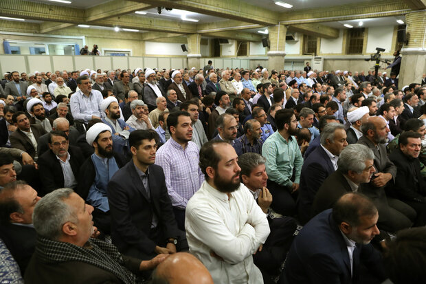 Leader's meeting with government officials, Islamic countries’ envoys